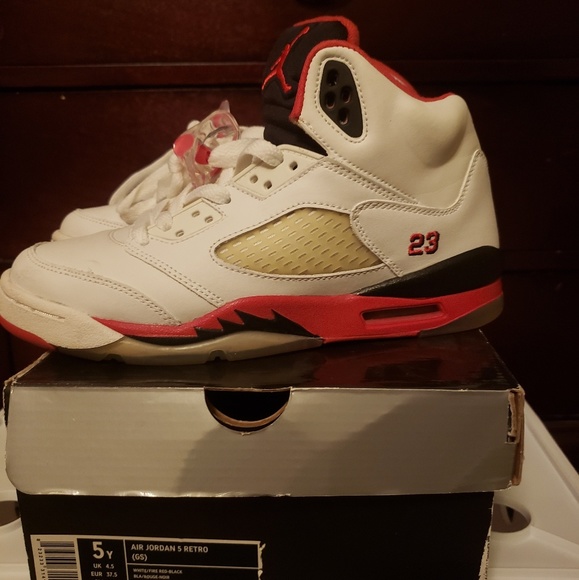 Almost new Jordan Retro 5 size 5 (originals) - Picture 3 of 5